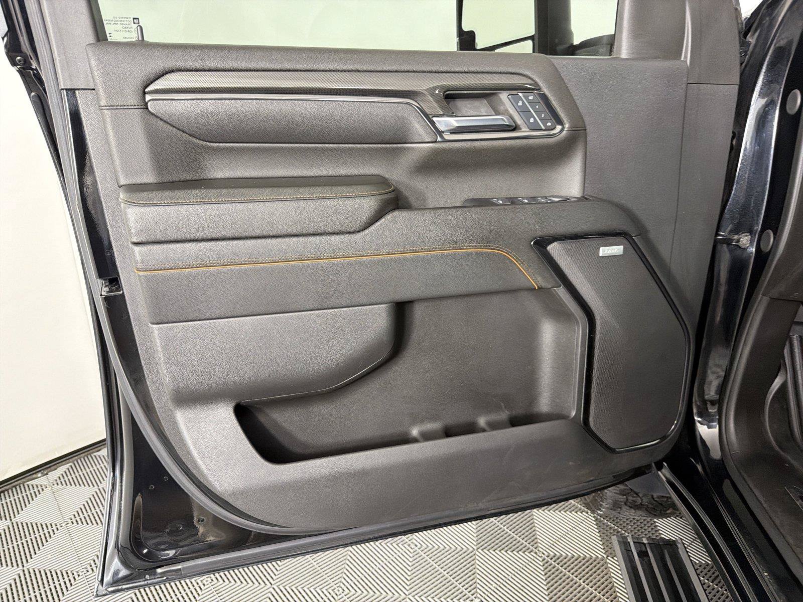 Used 2024 GMC Sierra 2500 AT4 w/ AT4 Premium Plus Package AWD/4WD image 9