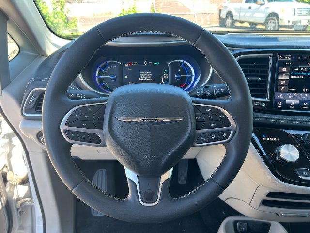 Used 2024 Chrysler Pacifica Limited FWD image 21