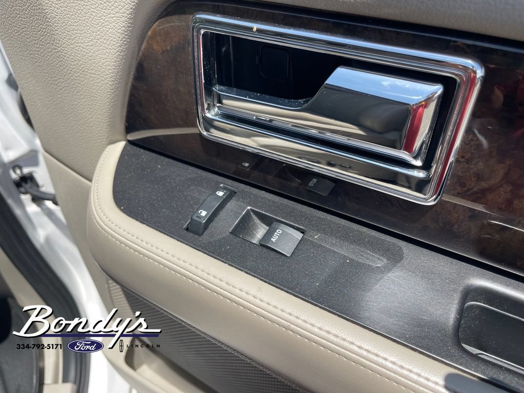 Used 2017 Lincoln Navigator Select RWD image 19