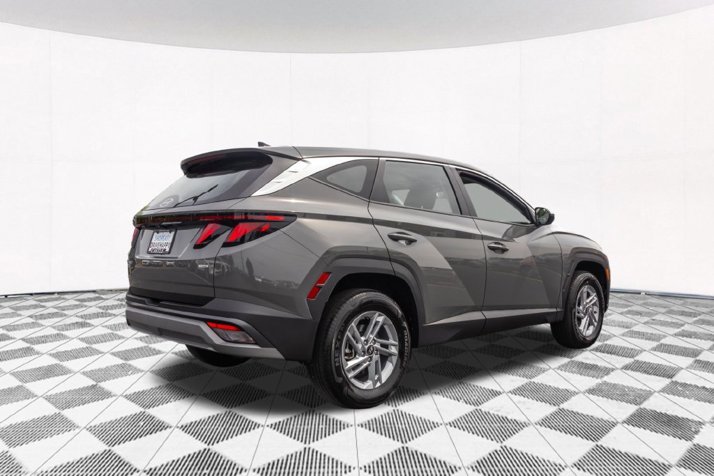 Used 2025 Hyundai Tucson SE AWD/4WD image 10
