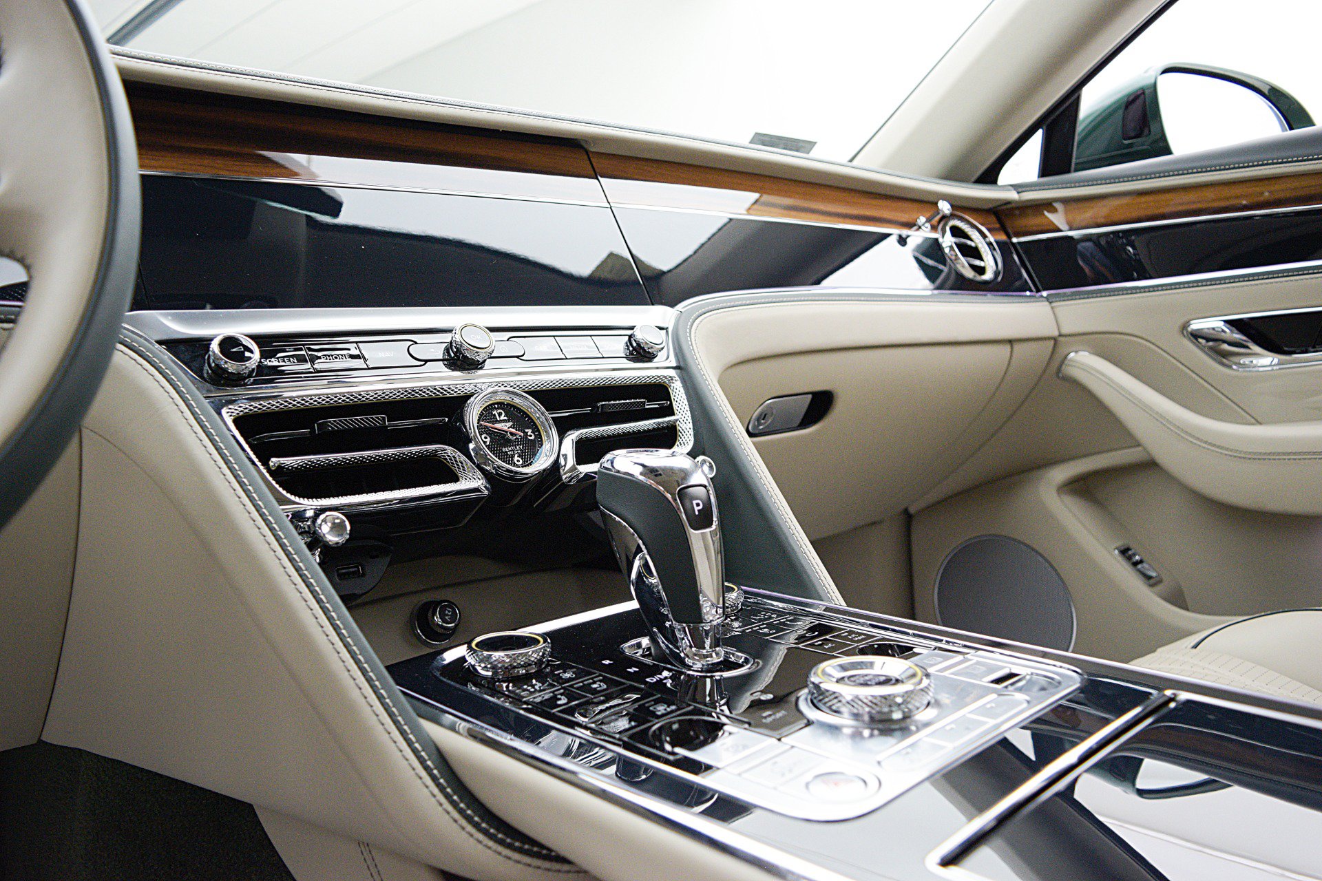 Certified 2022 Bentley Flying Spur V8 AWD/4WD image 22