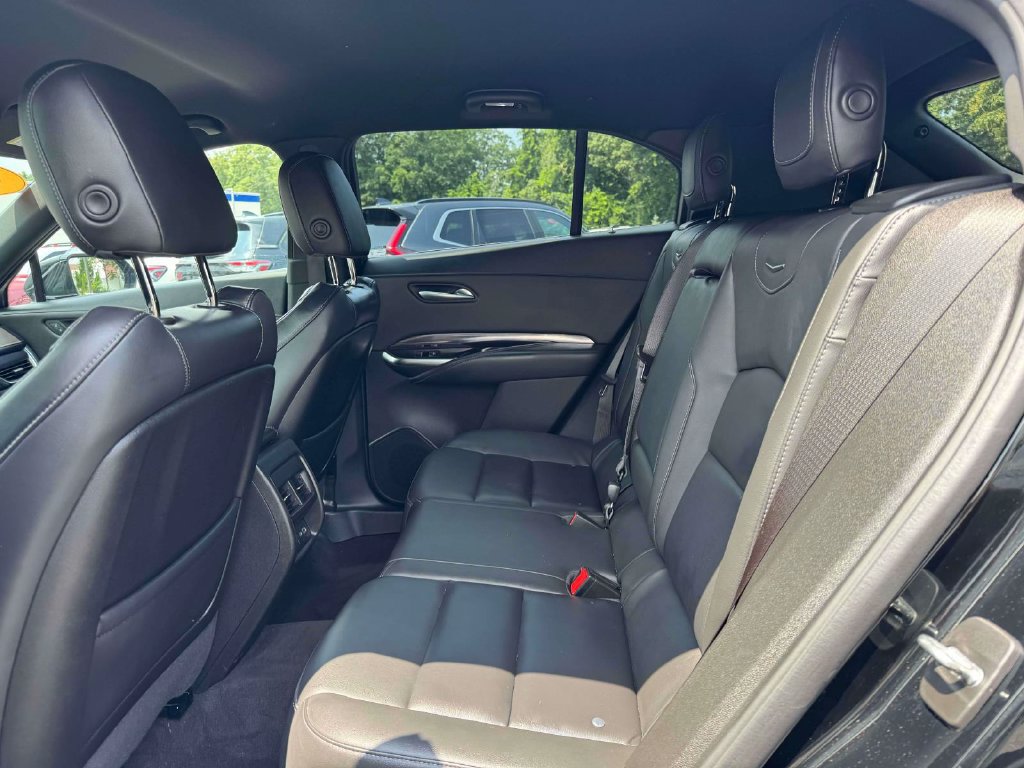 Used 2022 Cadillac XT4 Luxury w/ Cold Weather Package AWD/4WD image 15