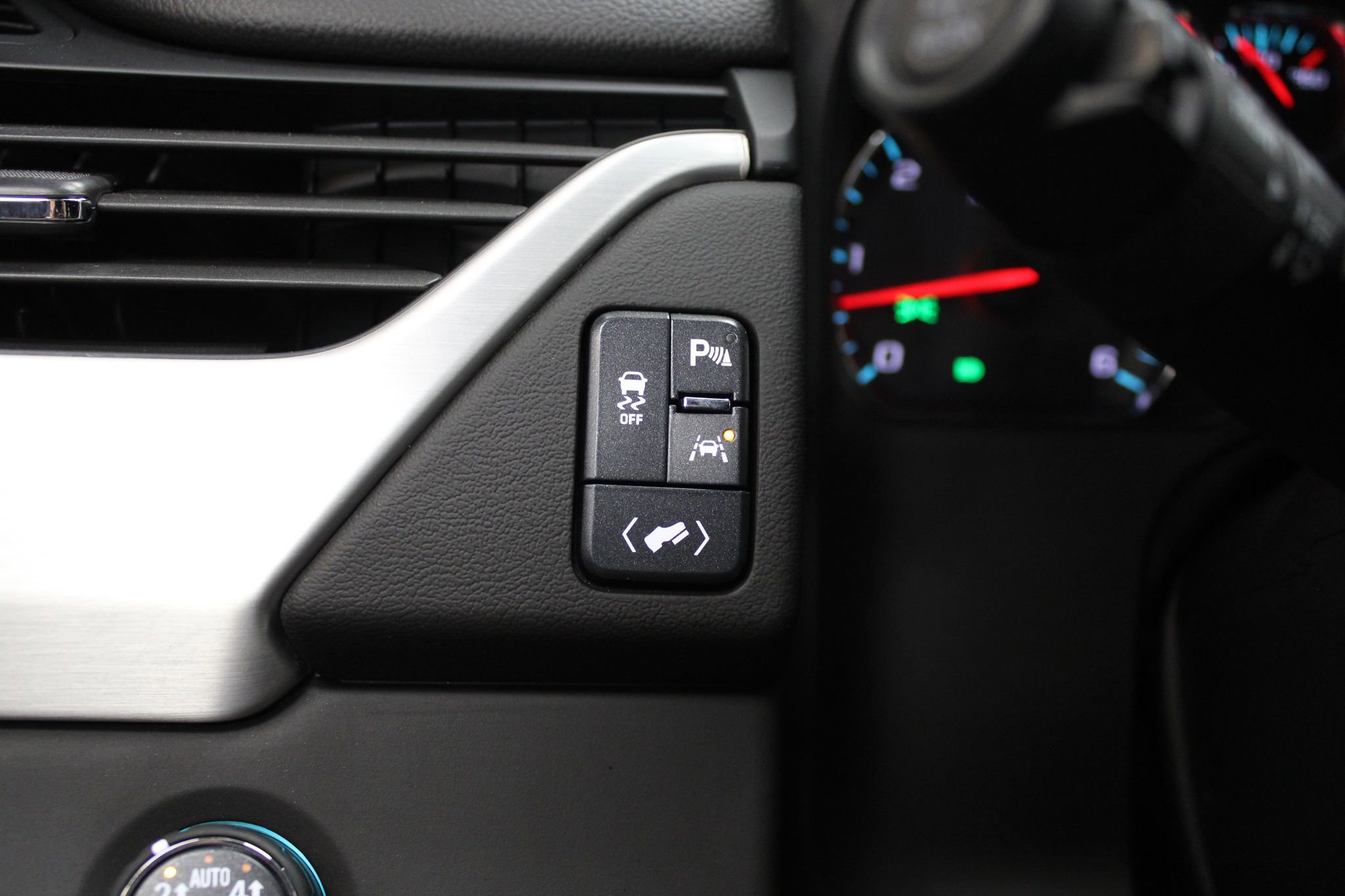 Used 2018 GMC Yukon SLT image 36