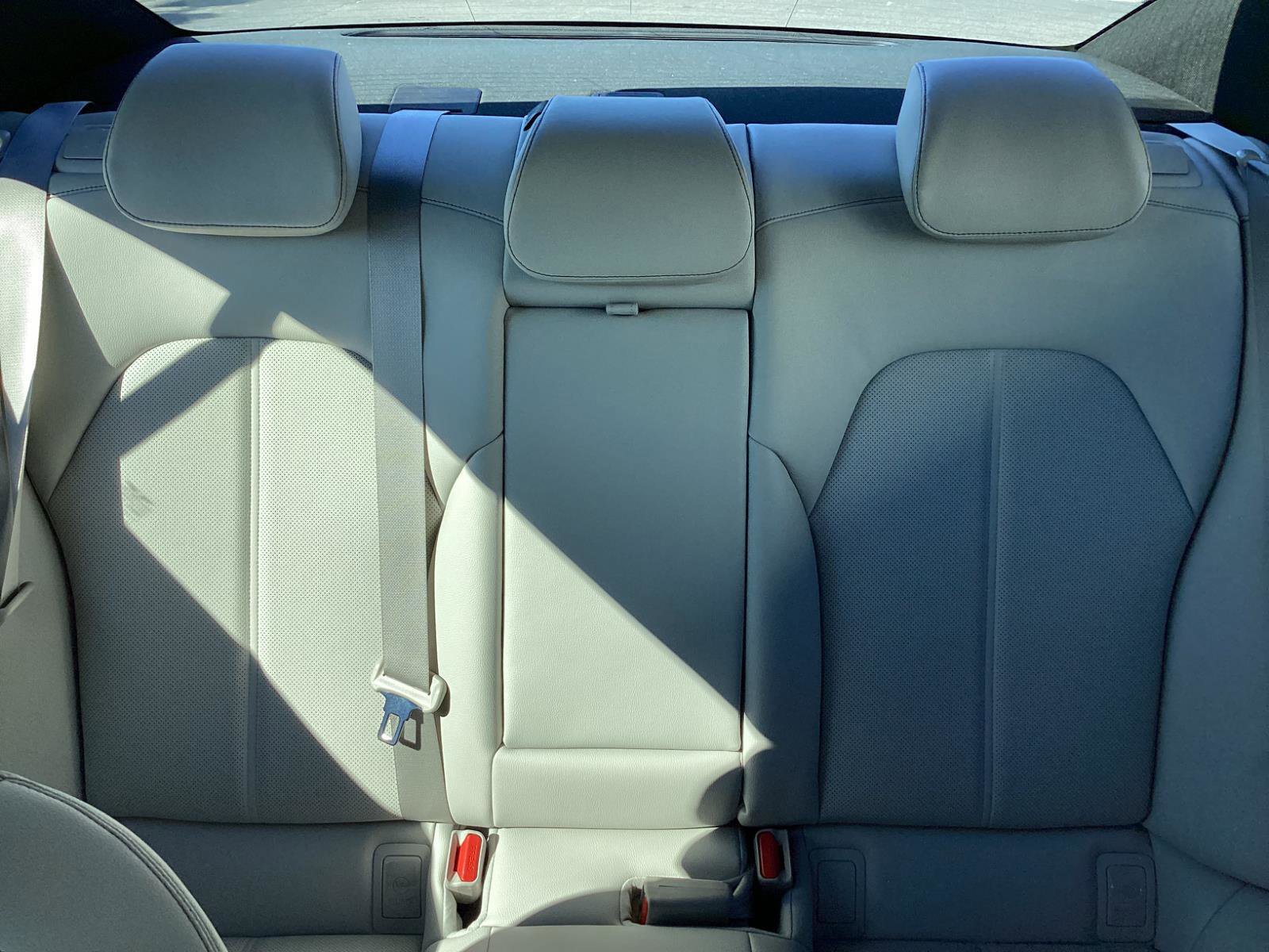 Used 2025 Genesis G70 2.5T image 14