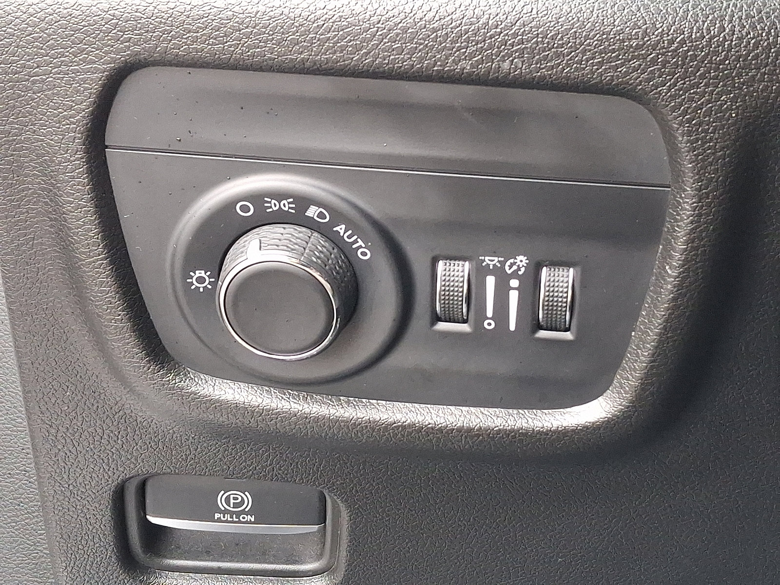 Used 2023 Jeep Grand Cherokee Altitude image 25