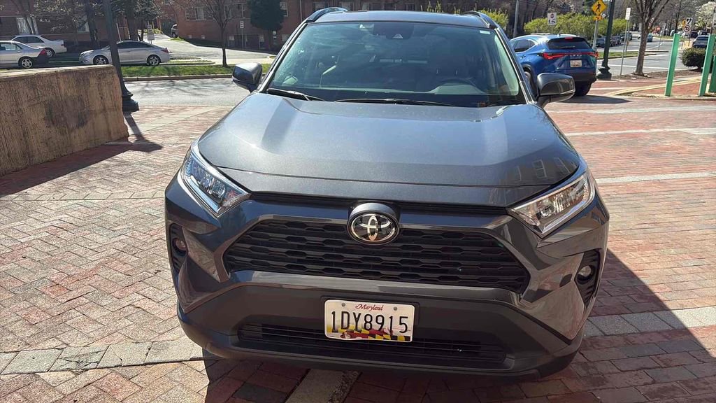 Used 2020 Toyota RAV4 XLE Premium image 8