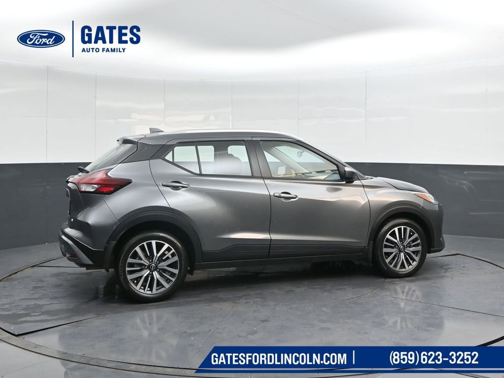 Used 2024 Nissan Kicks SV FWD image 3