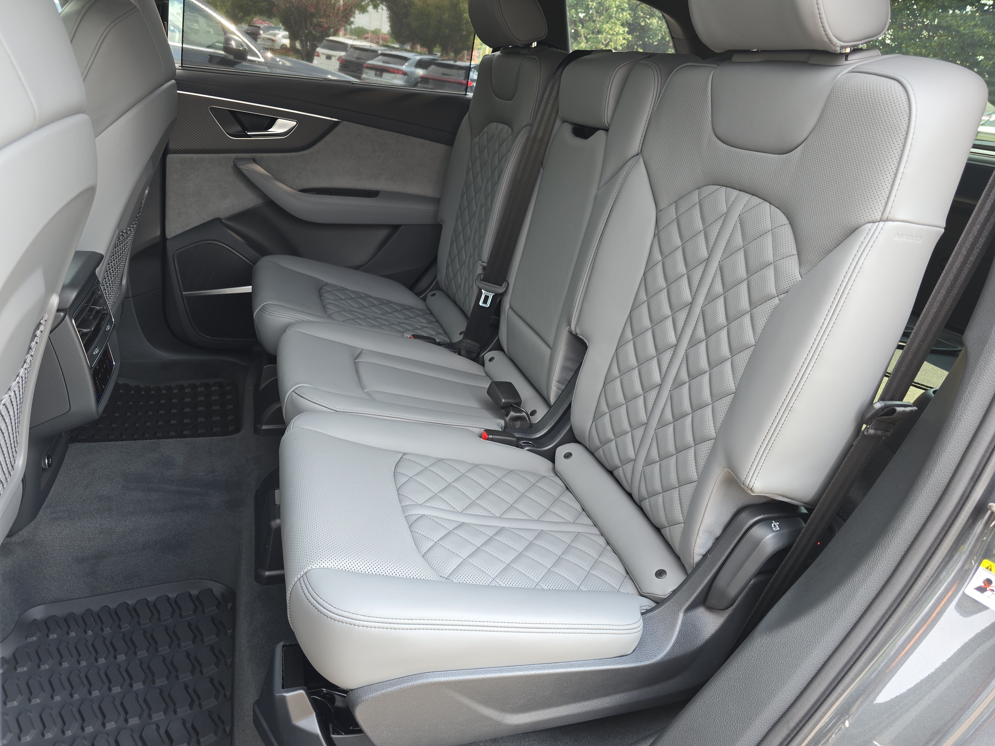 New 2026 Audi SQ7 Prestige AWD/4WD image 17
