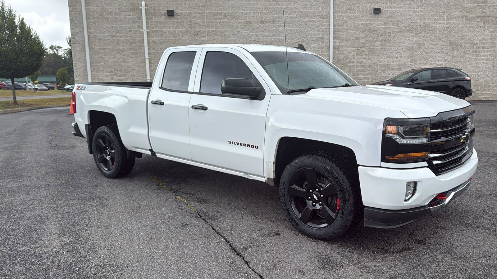Used 2018 Chevrolet Silverado 1500 LT w/ Redline Edition image 2