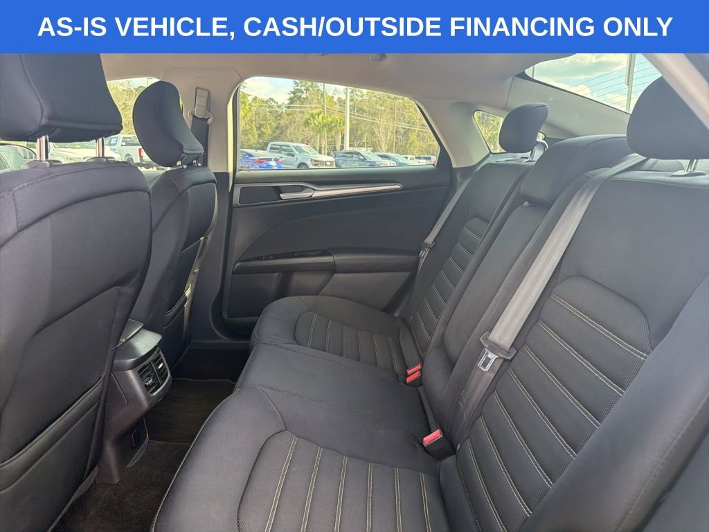 Used 2015 Ford Fusion SE image 11
