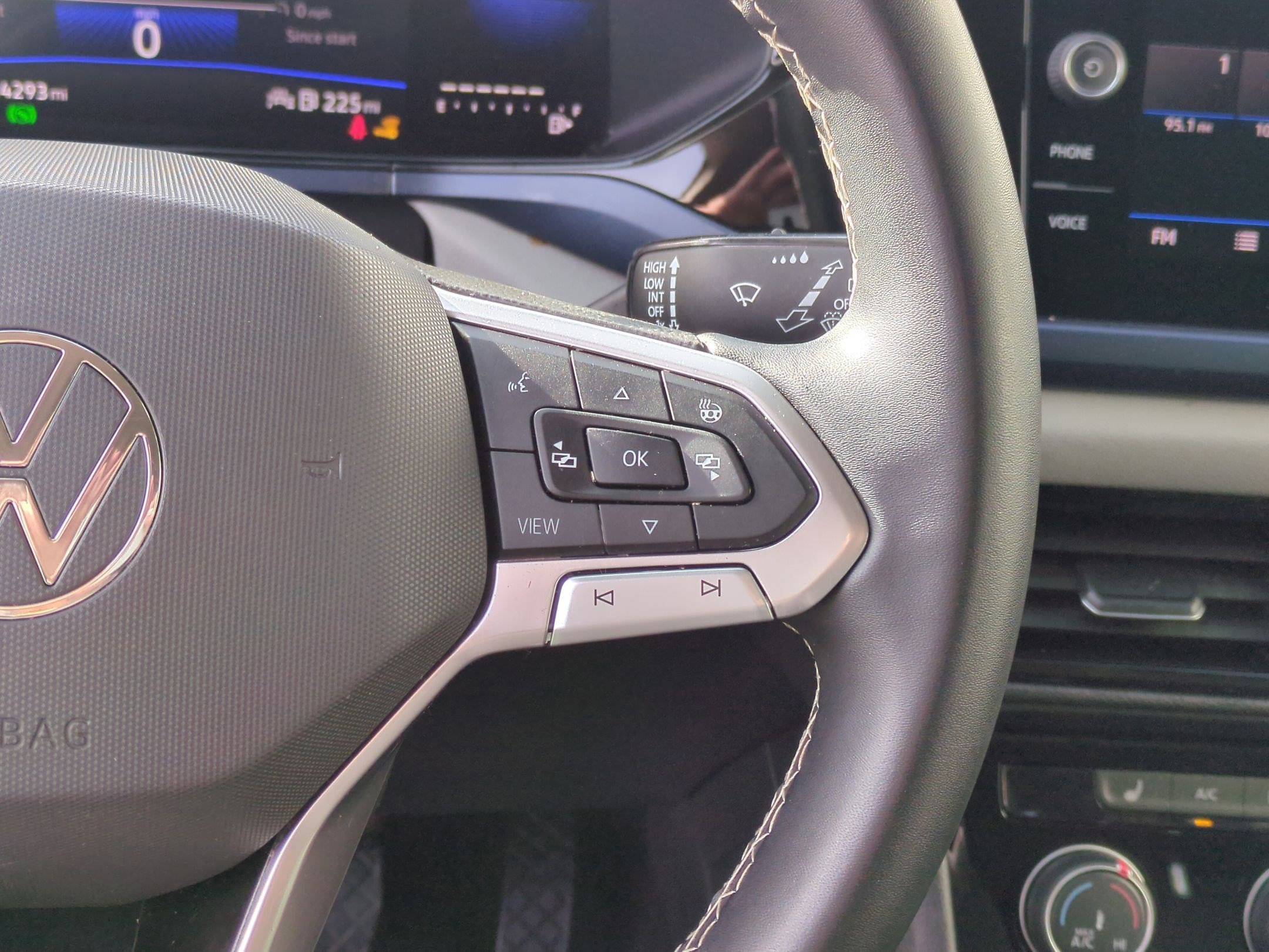 Used 2023 Volkswagen Taos SE image 21