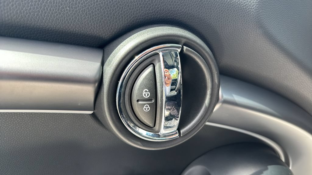 Used 2024 MINI Cooper S w/ Signature Upholstery Package FWD image 39