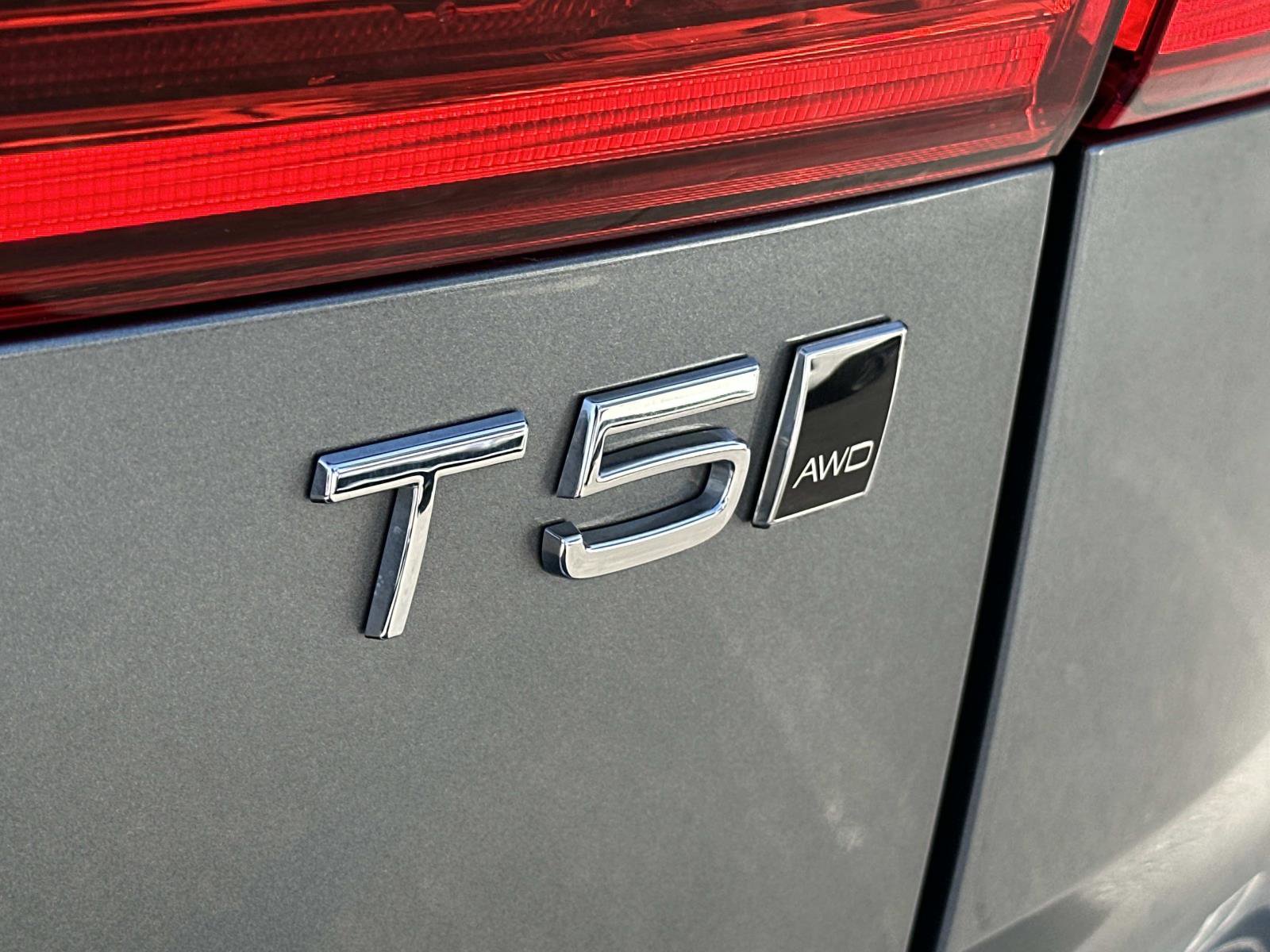 Certified 2021 Volvo XC60 T5 Momentum w/ Premium Package image 29