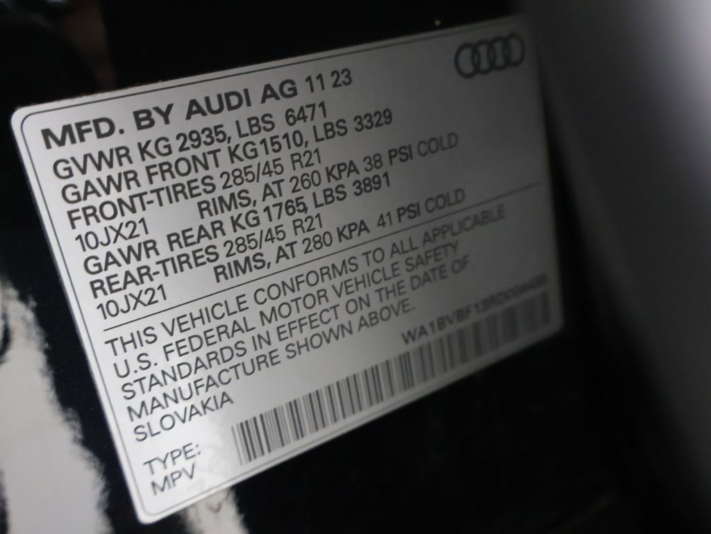 Used 2024 Audi Q8 Premium Plus w/ Premium Plus Package image 3