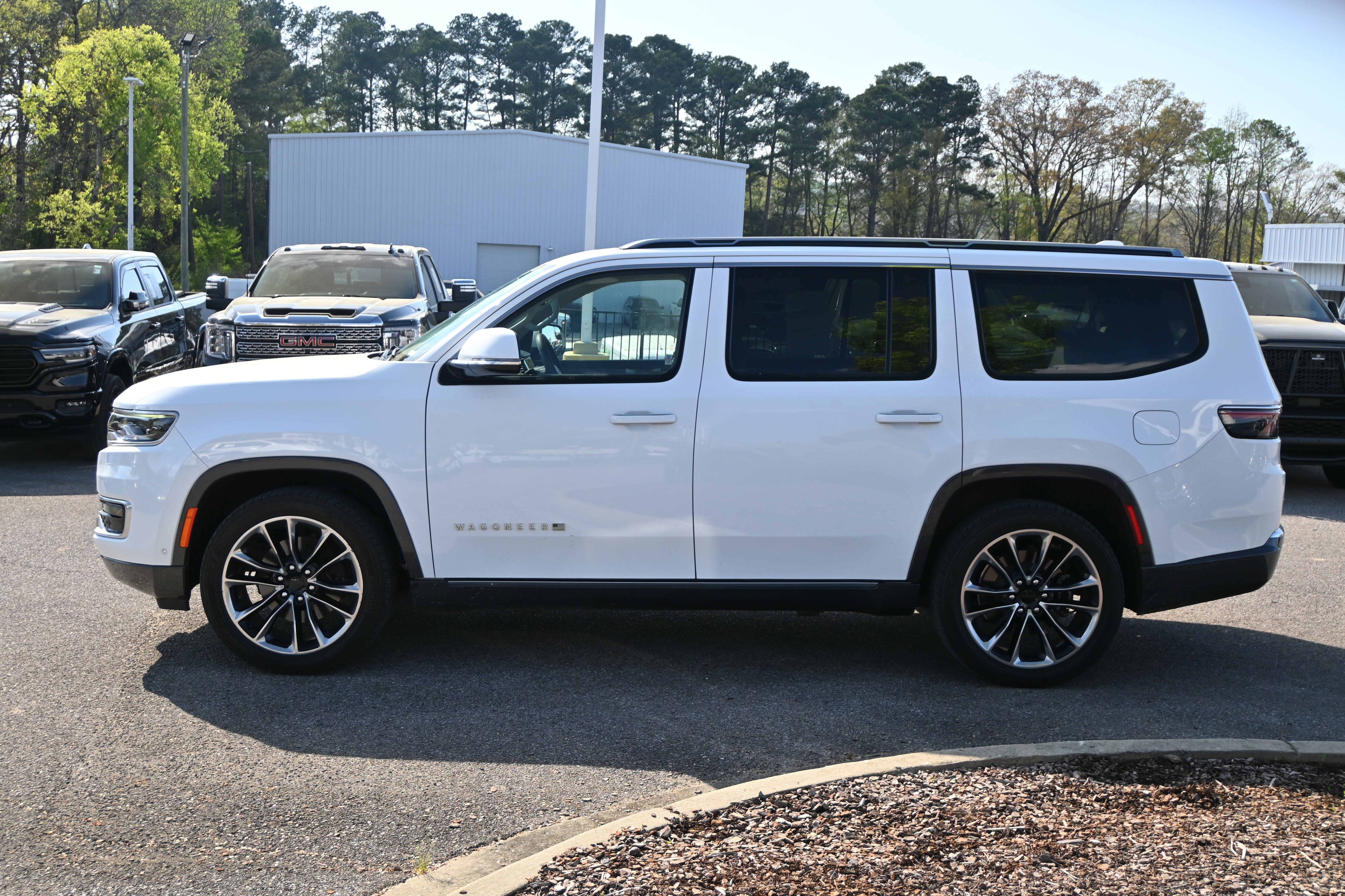 Used 2022 Jeep Wagoneer Series III w/ Premium Group I image 9