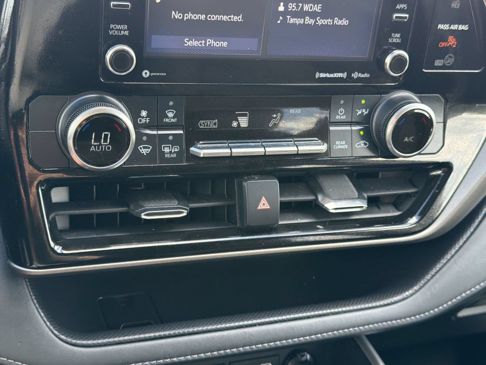 Used 2022 Toyota Highlander LE FWD image 20