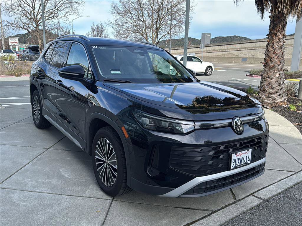 Used 2025 Volkswagen Tiguan S w/ 18" Wheel Package image 4