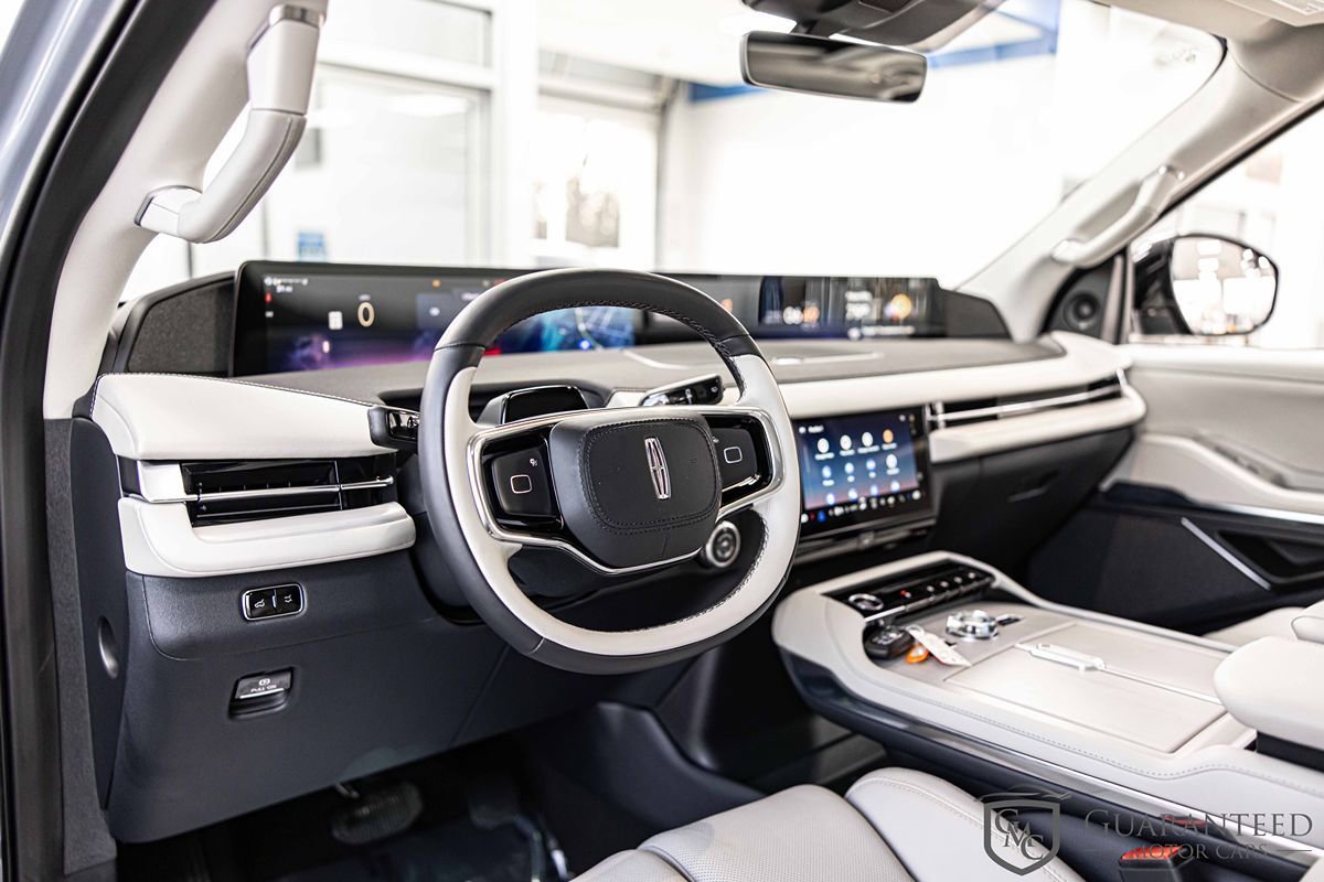 Used 2025 Lincoln Navigator Reserve image 20