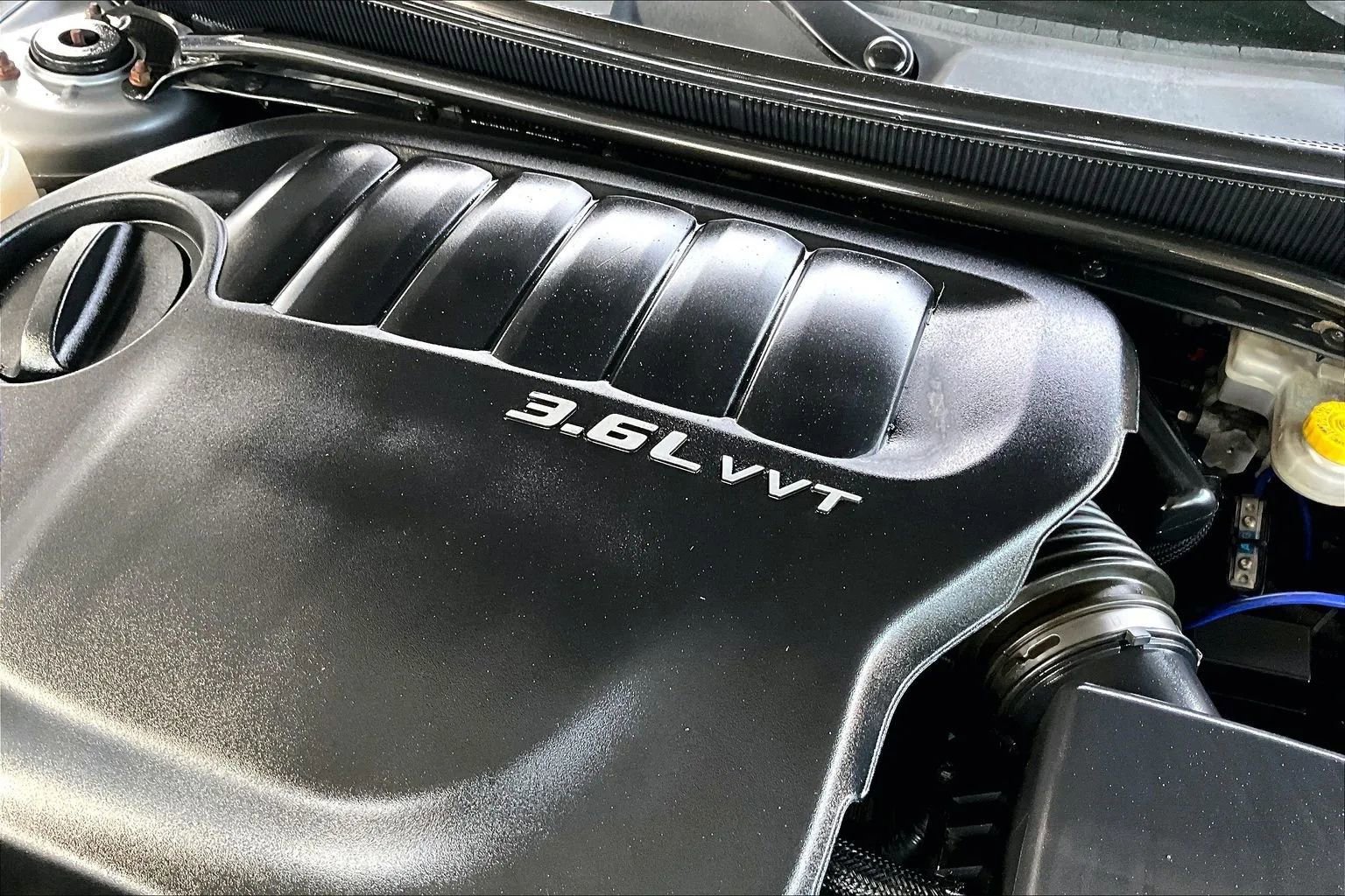 Used 2013 Dodge Avenger R/T FWD image 26