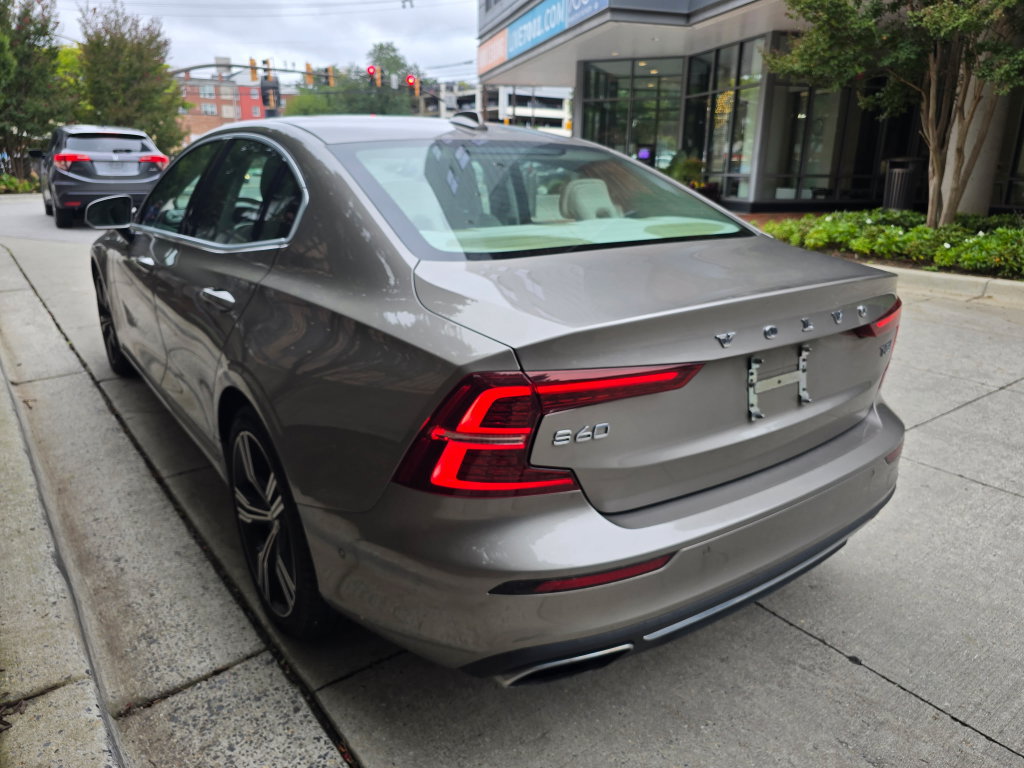 Used 2020 Volvo S60 T5 Inscription w/ Advanced Package FWD image 9