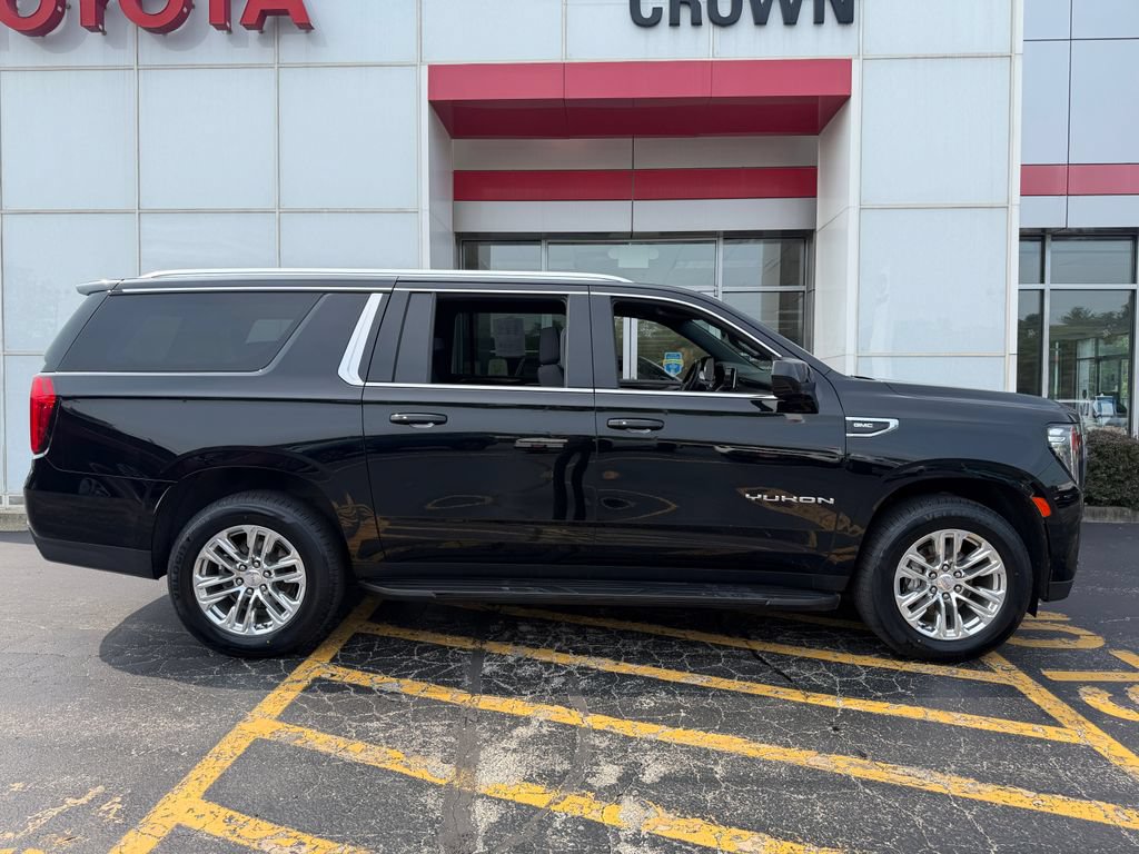 Used 2022 GMC Yukon XL SLE w/ Gmc Pro Safety Plus Package AWD/4WD image 4