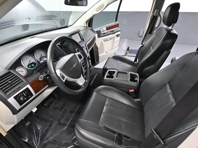 Used 2010 Chrysler Town & Country Touring Plus image 19