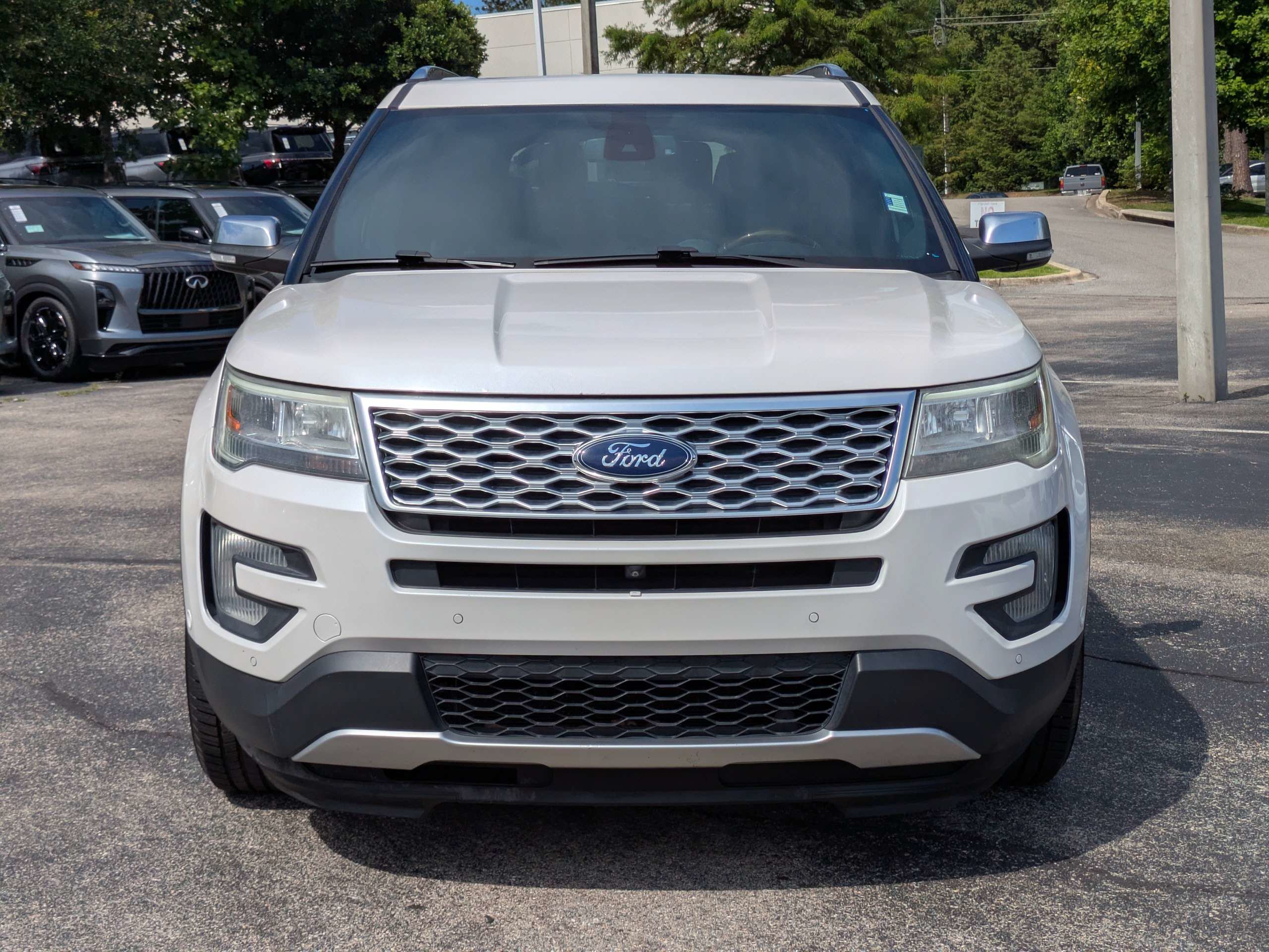 Used 2017 Ford Explorer Platinum AWD/4WD image 9