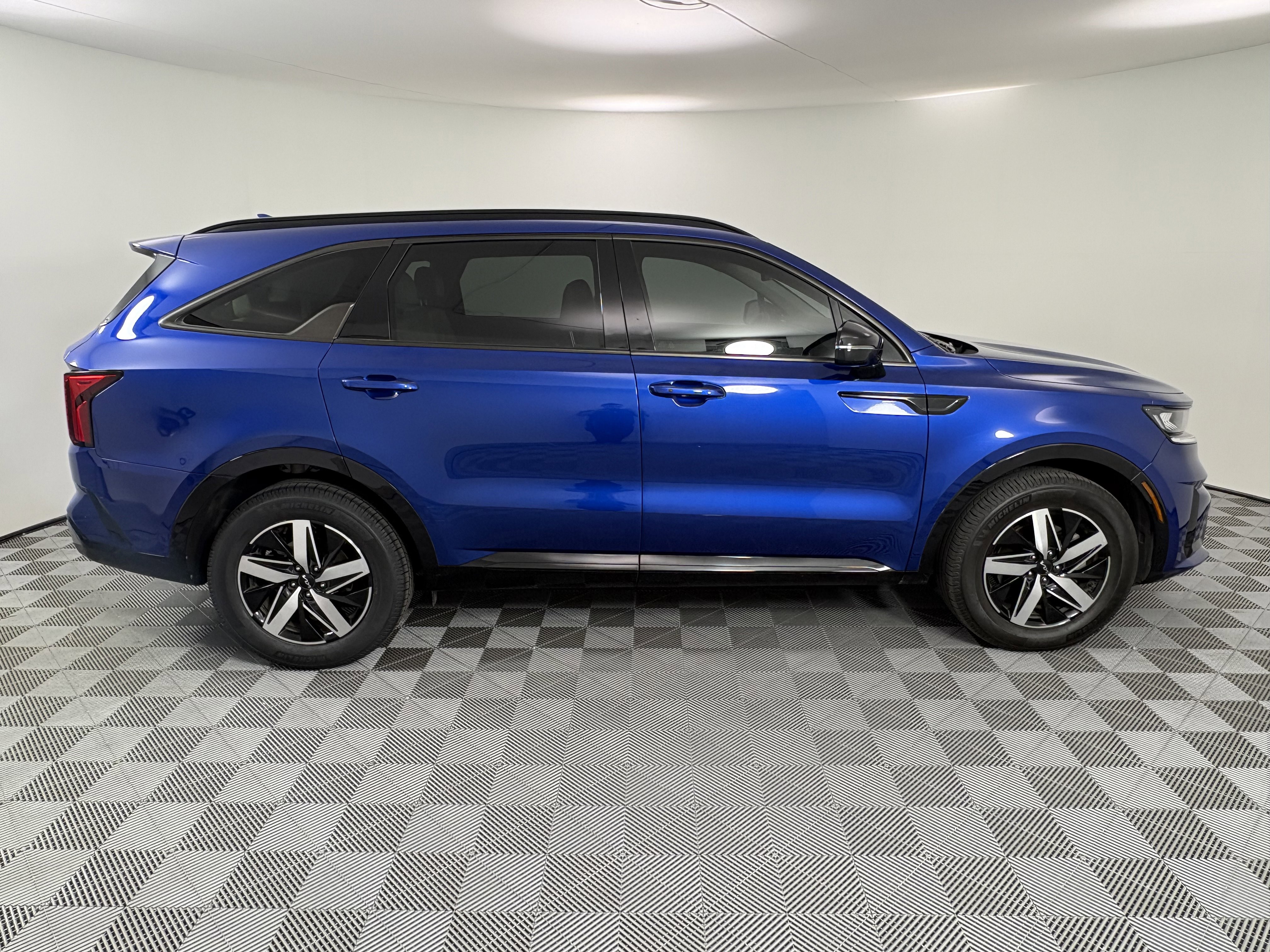 Used 2023 Kia Sorento EX w/ Panoramic Sunroof Package FWD image 6