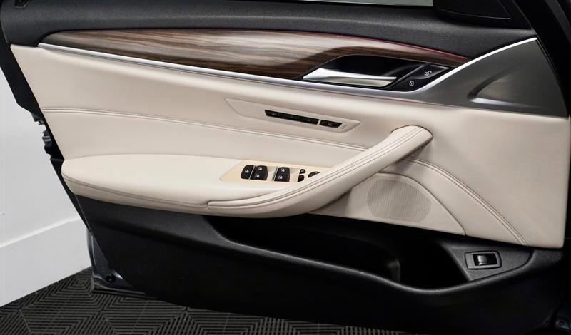 Used 2018 BMW 540i image 40