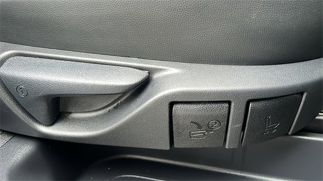 Certified 2025 Toyota Highlander Limited image 33