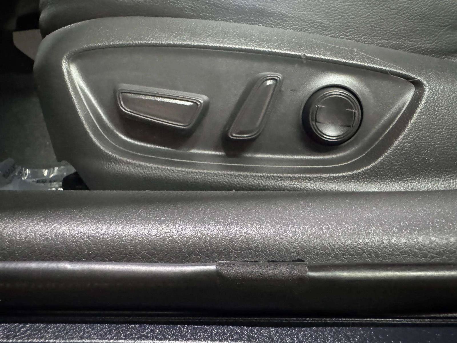 Used 2020 Toyota Camry XLE FWD image 23