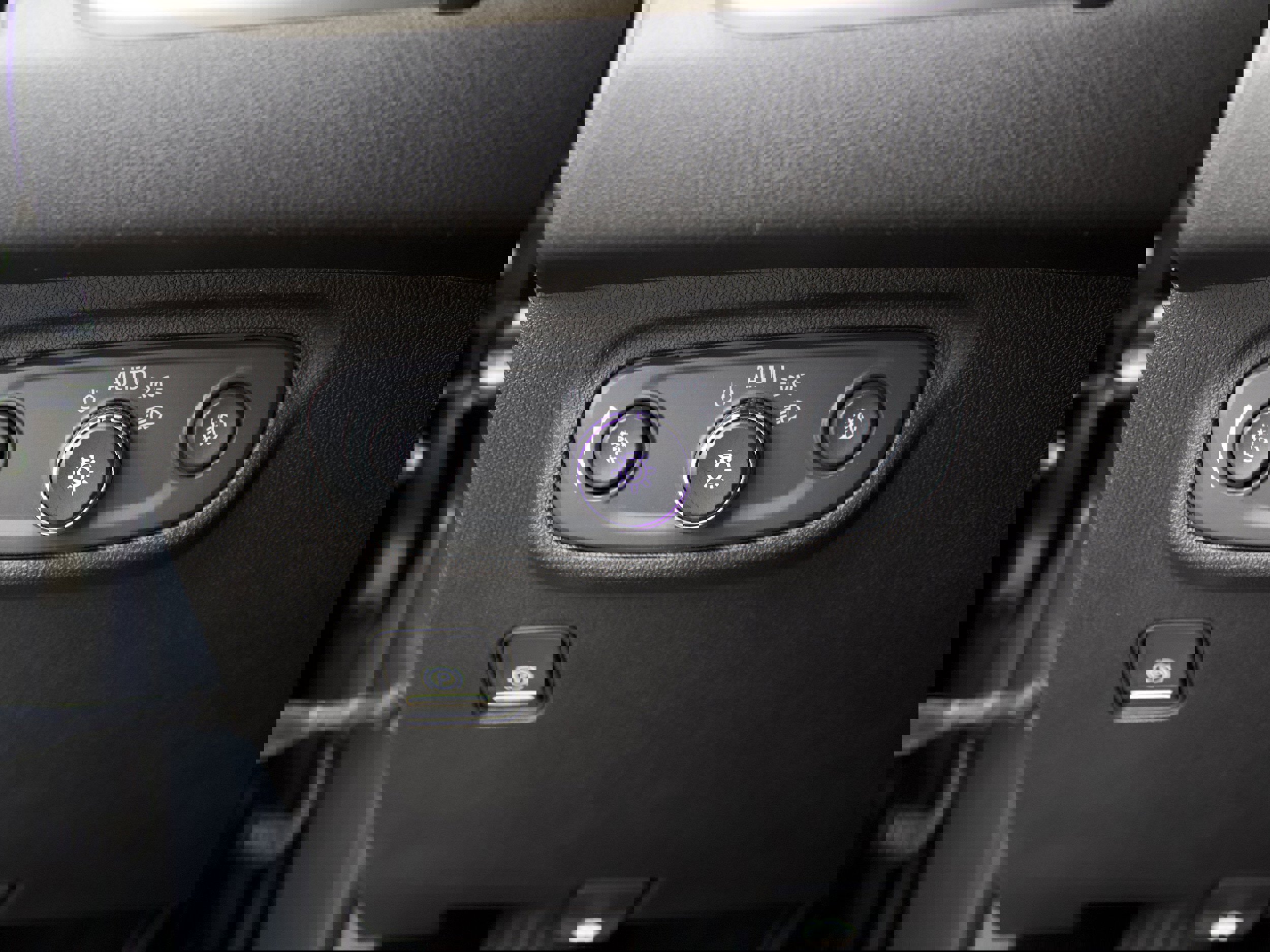 Used 2018 GMC Terrain Denali w/ Advanced Safety Package image 16