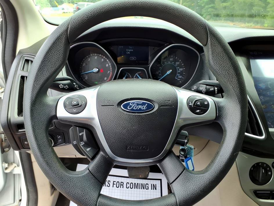 Used 2014 Ford Focus SE FWD image 24