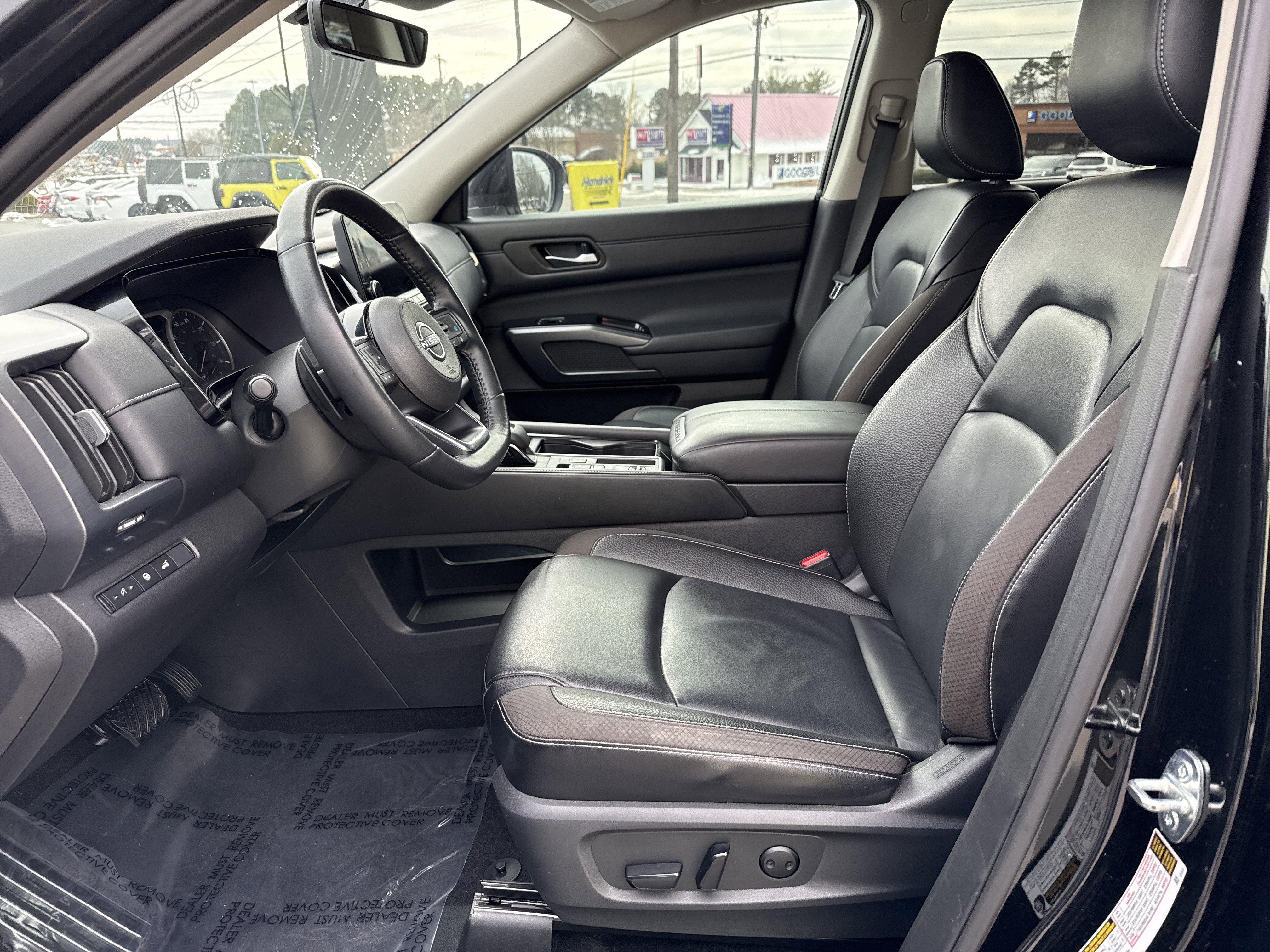 Used 2024 Nissan Pathfinder SL image 16