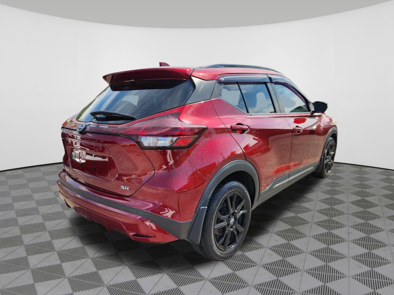 Used 2022 Nissan Kicks SR w/ Premium Package image 4