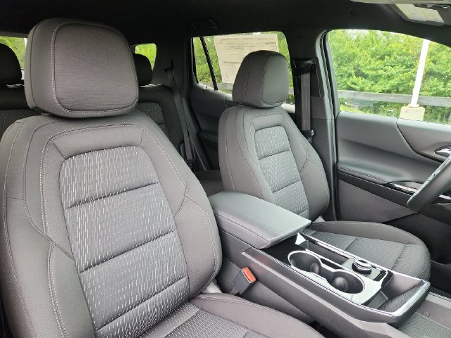 New 2027 Chevrolet Equinox LT w/ Safety and Technology Package FWD image 14