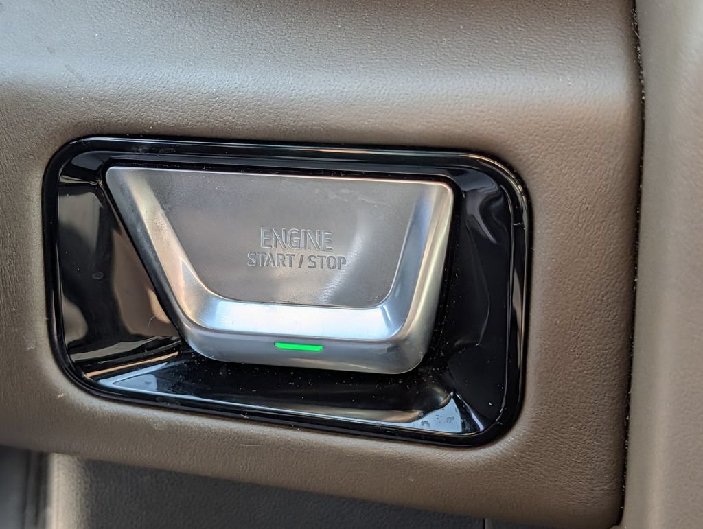 New 2025 GMC Yukon Denali Ultimate AWD/4WD image 18