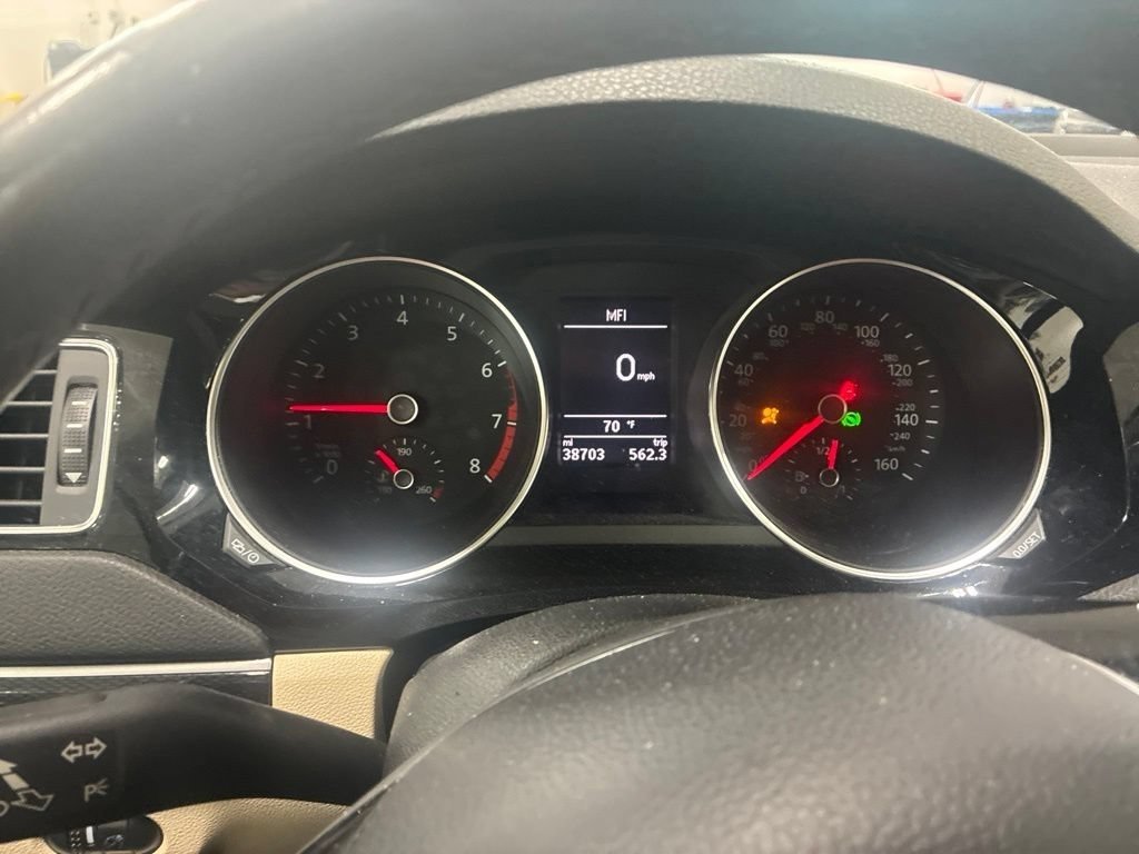 Used 2017 Volkswagen Jetta SEL FWD image 8