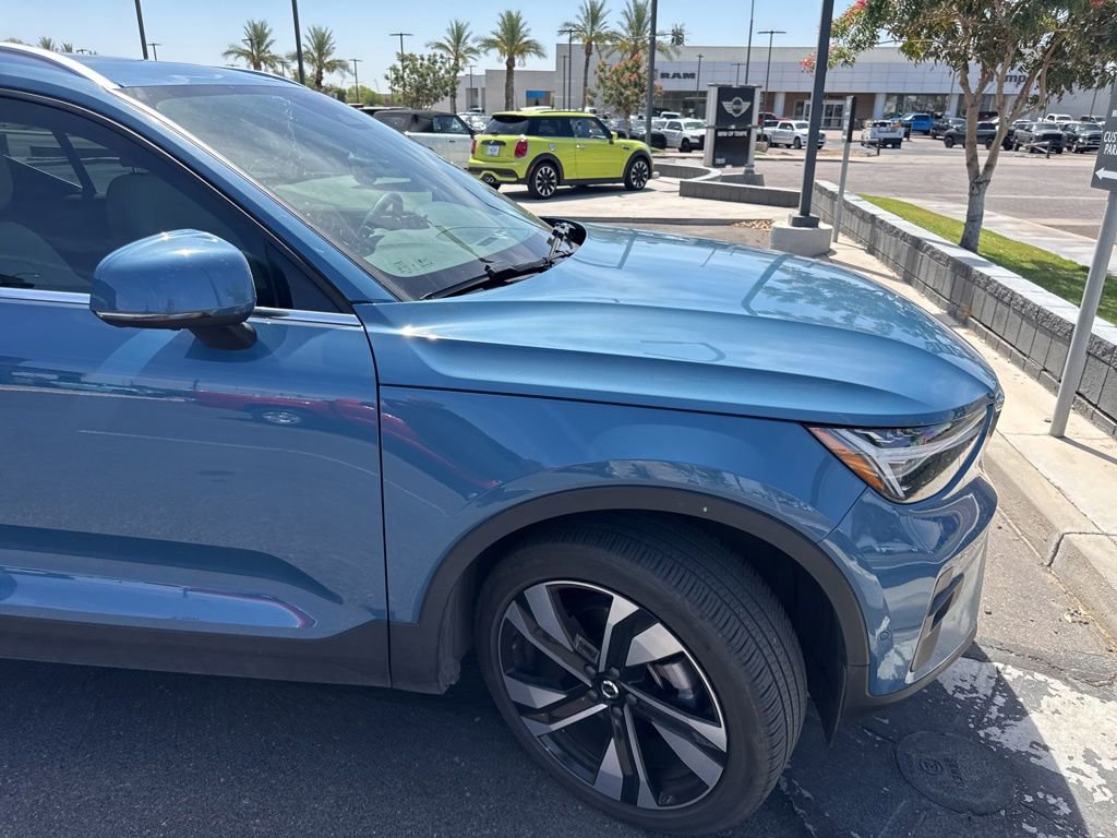 Used 2024 Volvo XC40 B5 Plus w/ Climate Package AWD/4WD image 3