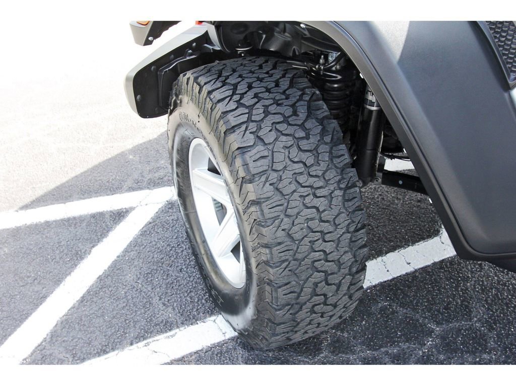 Used 2022 Jeep Gladiator Mojave w/ Cold Weather Group image 34