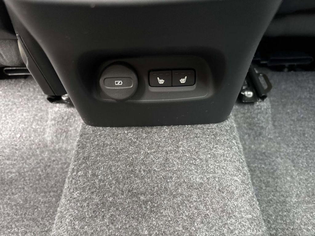 New 2026 Volvo XC40 B5 Ultra w/ Protection Package Premier image 32