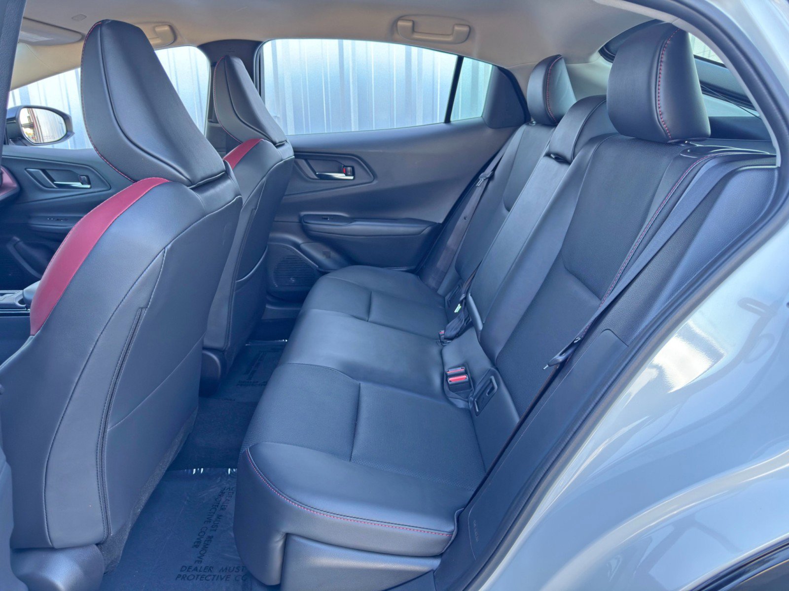 Used 2025 Toyota Prius Plug-In Hybrid XSE FWD image 38