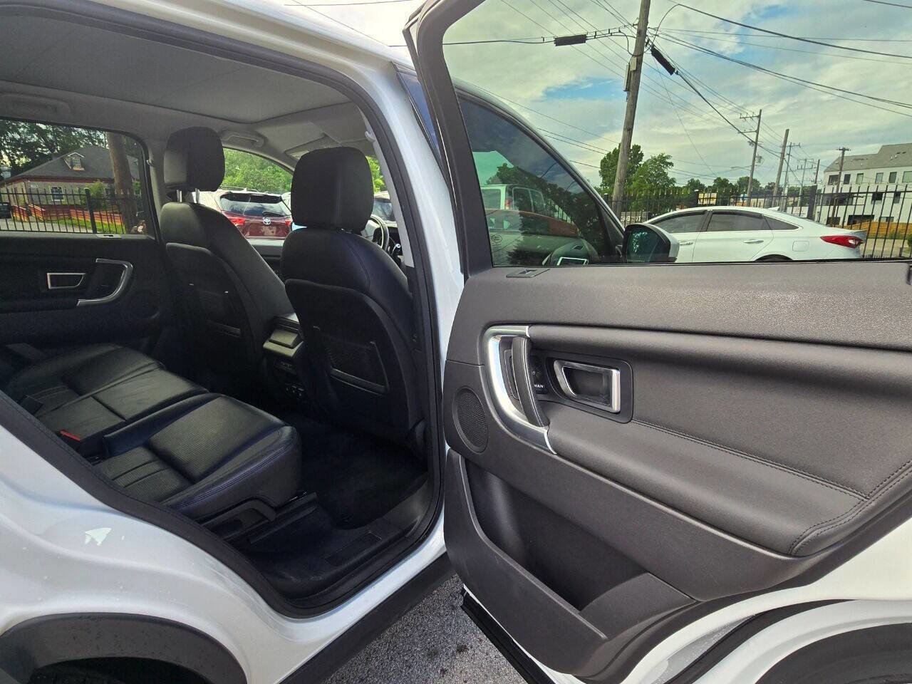Used 2019 Land Rover Discovery Sport HSE image 21