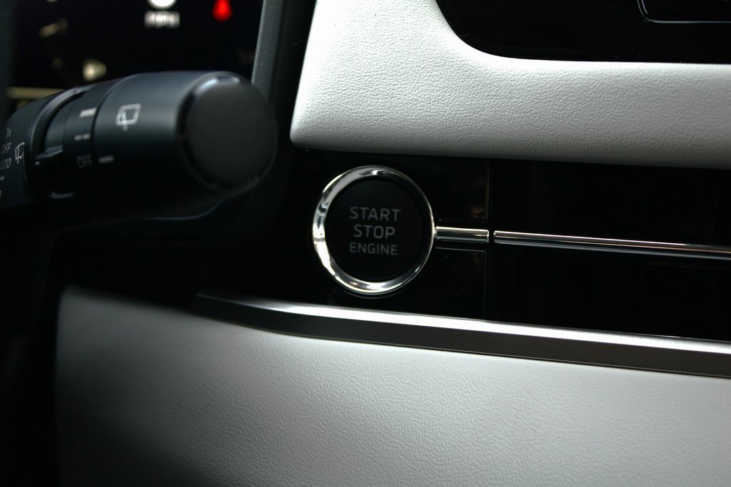 New 2025 Mitsubishi Outlander SE image 25