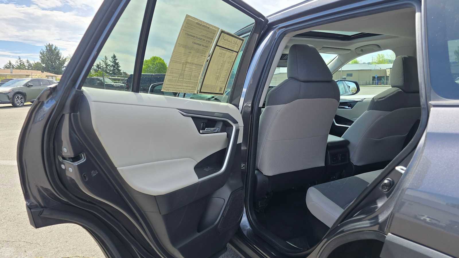 Used 2022 Toyota RAV4 XLE w/ Convenience Package AWD/4WD image 16