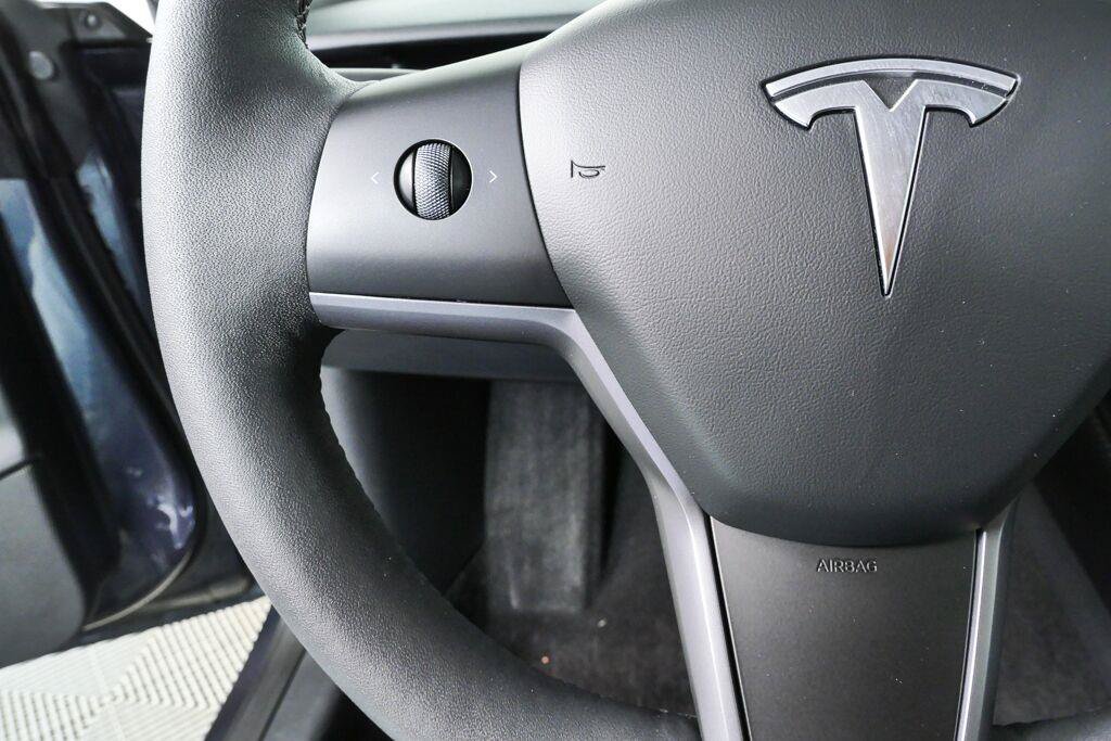 Used 2023 Tesla Model 3 Standard Range RWD image 7