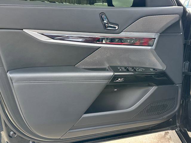 Certified 2023 BMW 760i xDrive w/ Executive Package image 15