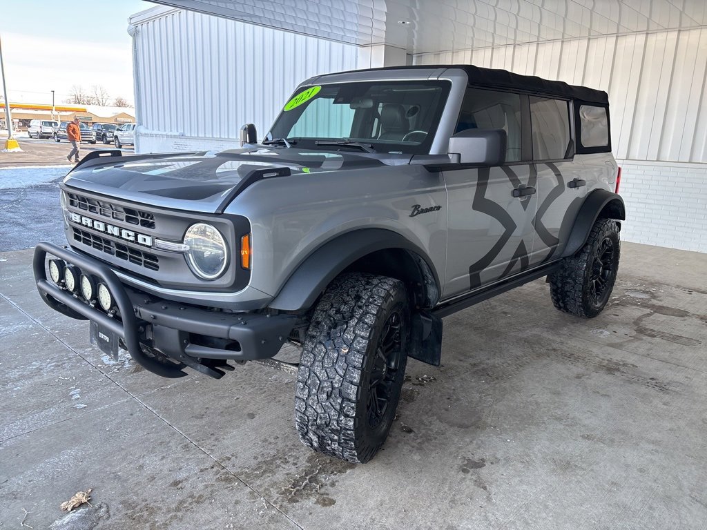 Used 2021 Ford Bronco Black Diamond image 3