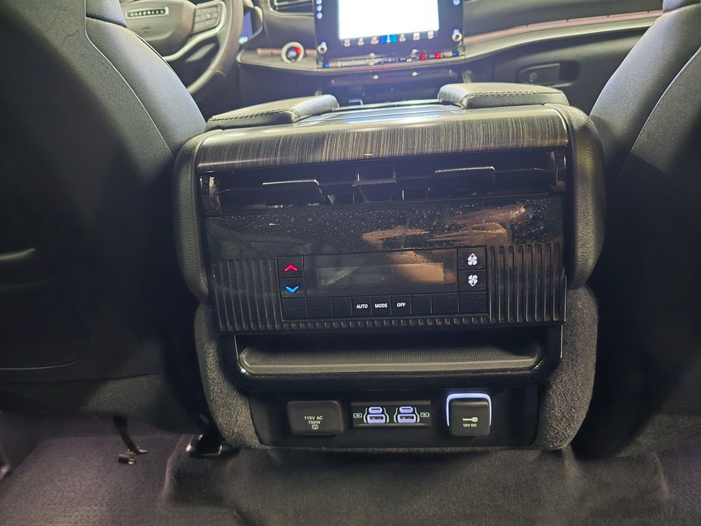 Certified 2024 Jeep Wagoneer L Series II image 37