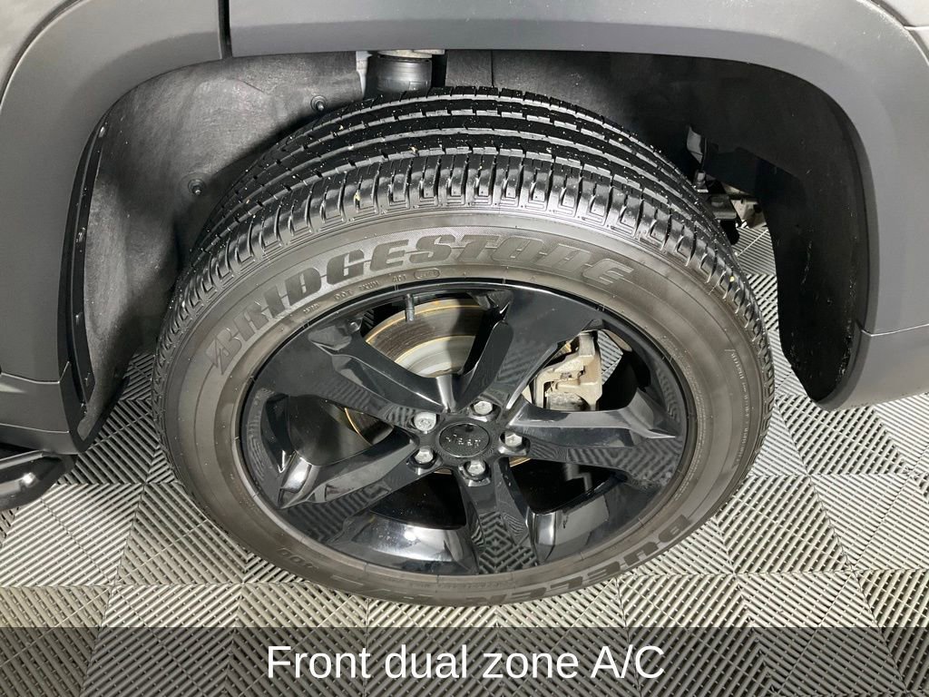 Used 2024 Jeep Grand Cherokee Altitude image 9